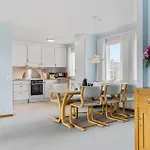 3 Bedroom Awesome In *