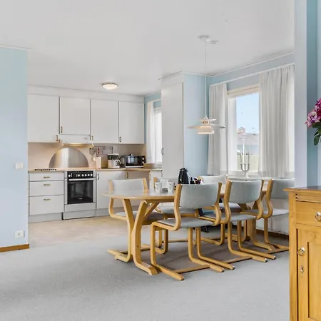 3 Bedroom Awesome In *