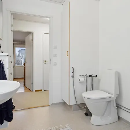 3 Bedroom Awesome In *
