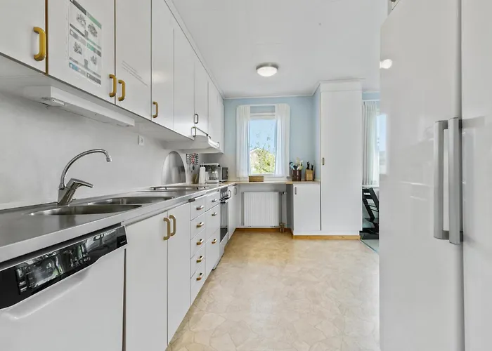 3 Bedroom Awesome In Glesborg