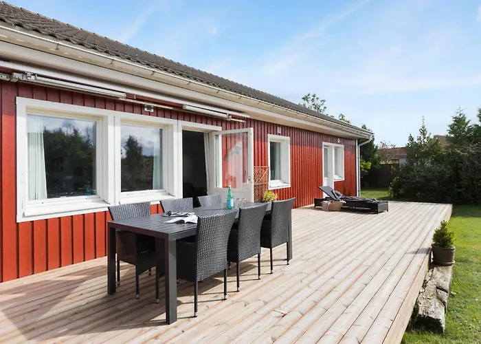 3 Bedroom Awesome In Glesborg